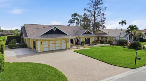 2274 Queens Way, Naples, FL 34112