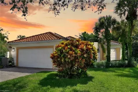 5902 Bermuda Ln, Naples, FL 34119