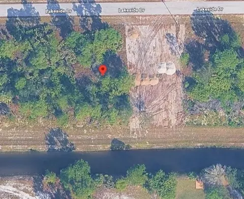 962 Lakeside Dr, Lehigh Acres, FL 33974