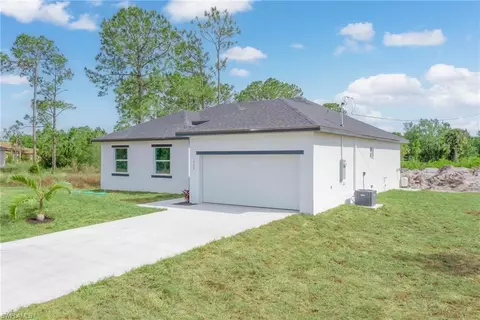 3121 71st St W, Lehigh Acres, FL 33971
