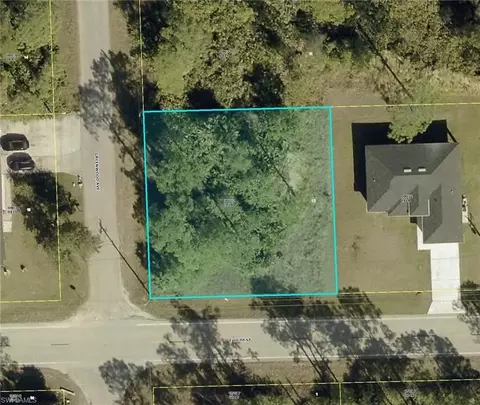 701 E 10th St, Lehigh Acres, FL 33972
