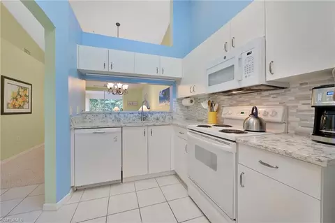 6645 Huntington Lakes Cir #203, Naples, FL 34119