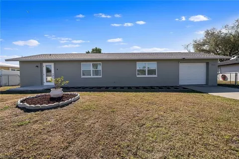 922 SE 27th Ter, Cape Coral, FL 33904