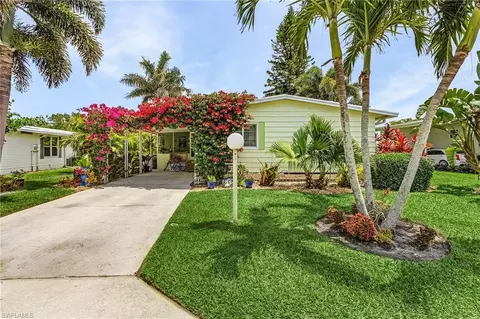 604 Charlemagne Blvd, Naples, FL 34112