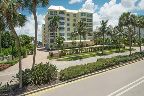 1900 Gulf Shore Blvd N #303, Naples, FL 34102
