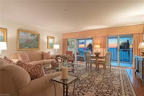 3377 Gulf Shore Blvd N #2A, Naples, FL 34103
