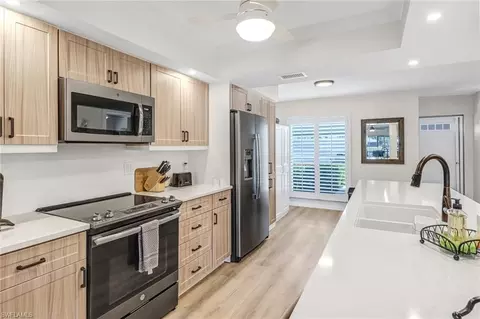 828 Gulf Pavilion Dr #101, Naples, FL 34108