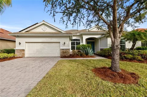 8207 Potomac Ln, Naples, FL 34104