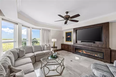 285 Grande Way #501, Naples, FL 34110
