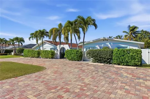 559 105th Ave N, Naples, FL 34108