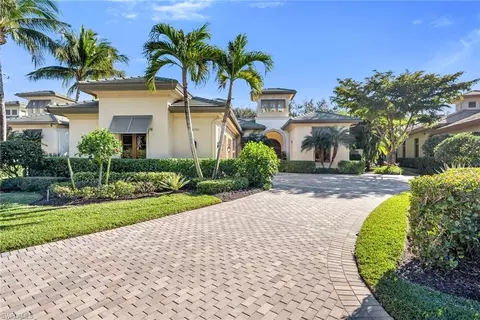 28724 La Caille Dr, Naples, FL 34119