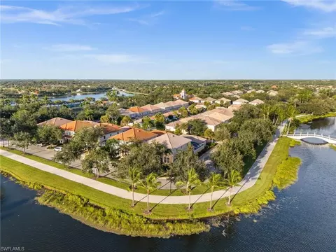 6072 Towncenter Cir, Naples, FL 34119