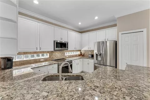 Kitchen - 104 Glen Eagle Cir, Naples, FL 34104 photo 2 of 2