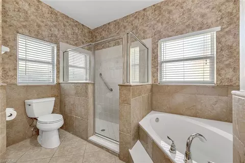 Bath - 104 Glen Eagle Cir, Naples, FL 34104 photo 3 of 4