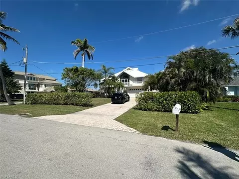 405 Cristobal St, Naples, FL 34113