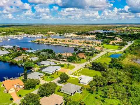 200 Cays Dr, Naples, FL 34114