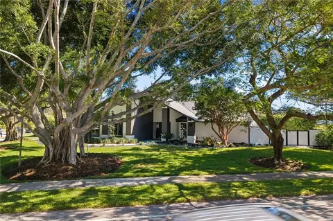 2570 Crayton Rd, Naples, FL 34103 photo 2