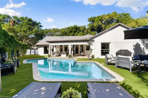2570 Crayton Rd, Naples, FL 34103