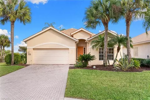 3515 Grand Cypress Ct, Naples, FL 34119