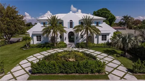 3770 Crayton Rd, Naples, FL 34103