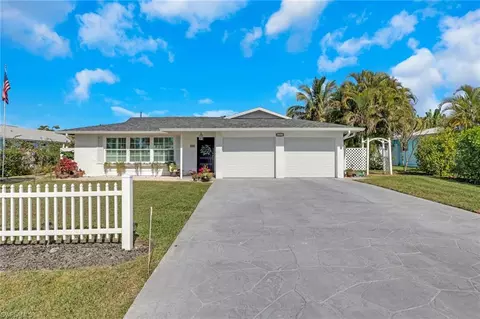 605 101st Ave N, Naples, FL 34108