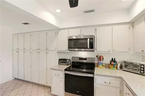 Kitchen - 215 Cypress Way E #E3, Naples, FL 34110 photo 3 of 5