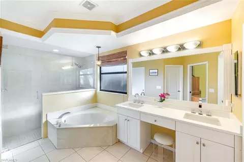 Bath - 302 Sawgrass Ct, Naples, FL 34110 photo 2 of 3