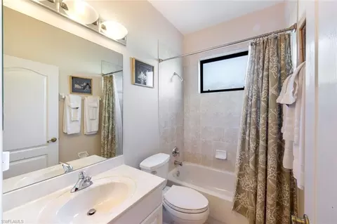 Bath - 302 Sawgrass Ct, Naples, FL 34110 photo 3 of 3