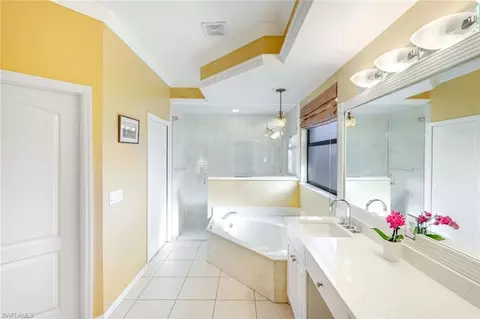 Bath - 302 Sawgrass Ct, Naples, FL 34110 photo 1 of 3