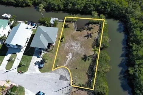 1276 Grand Canal Dr, Naples, FL 34110