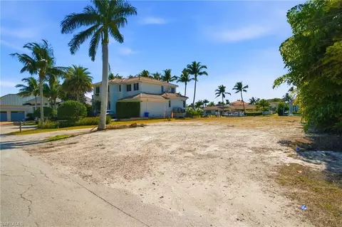 1670 Dolphin Ct, Naples, FL 34102 photo 22