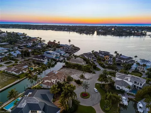 1670 Dolphin Ct, Naples, FL 34102 photo 18