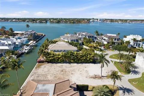 1670 Dolphin Ct, Naples, FL 34102 photo 4