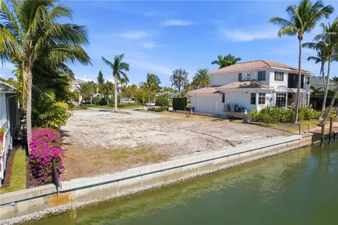 1670 Dolphin Ct, Naples, FL 34102 photo 24