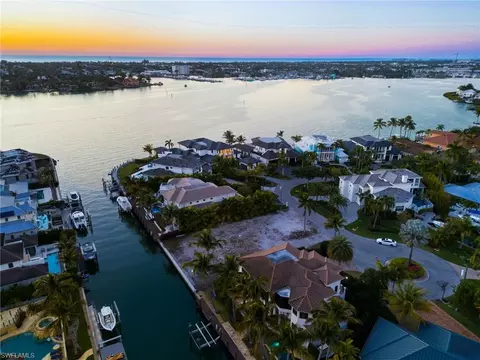 1670 Dolphin Ct, Naples, FL 34102 photo 27
