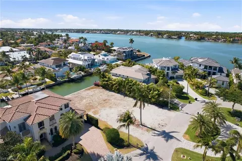 1670 Dolphin Ct, Naples, FL 34102 photo 17