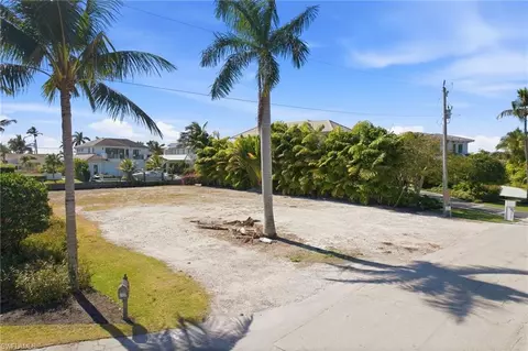 1670 Dolphin Ct, Naples, FL 34102 photo 14