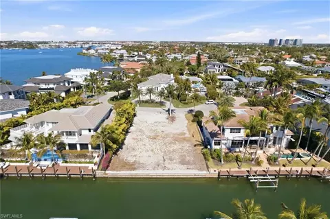 1670 Dolphin Ct, Naples, FL 34102 photo 12