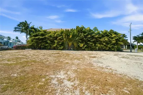 1670 Dolphin Ct, Naples, FL 34102 photo 25