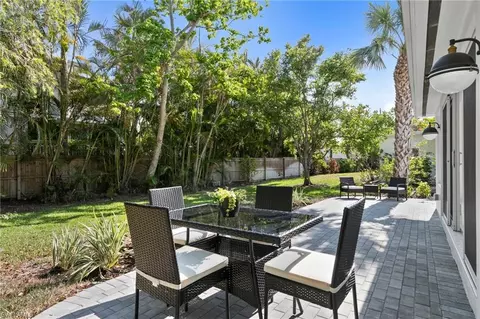 Exterior - 17 Knights Bridge Rd, Naples, FL 34112 photo 3 of 4