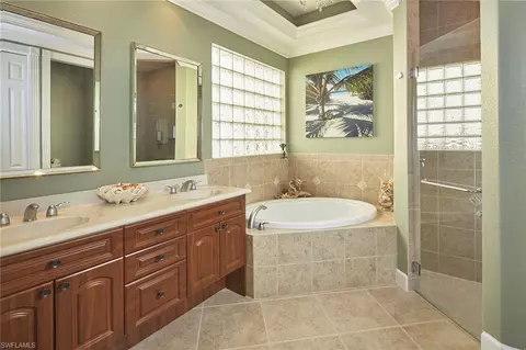 Bath - 377 Mallory Ct, Naples, FL 34110 photo 1 of 3