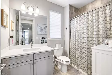 Bath - 3408 Pilot Cir, Naples, FL 34120 photo 3 of 4
