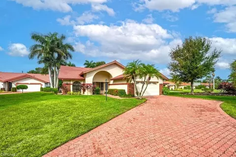 581 Country Walk Ct, Naples, FL 34104