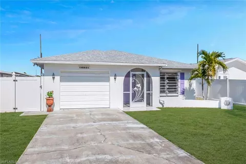 693 95th Ave N, Naples, FL 34108