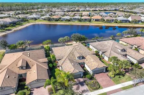 7639 Jacaranda Ln, Naples, FL 34114 photo 4