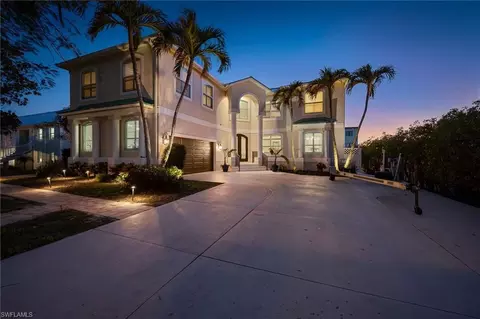 132 E Hilo St, Naples, FL 34113