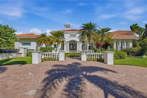 355 Sedgwick Ct, Naples, FL 34108