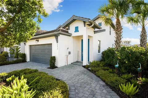 7437 Rockefeller Dr, Naples, FL 34119