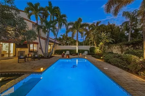 9 Las Brisas Way #10, Naples, FL 34108