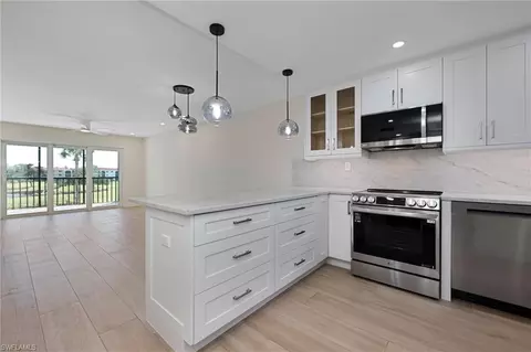 13 High Point Cir N #206, Naples, FL 34103
